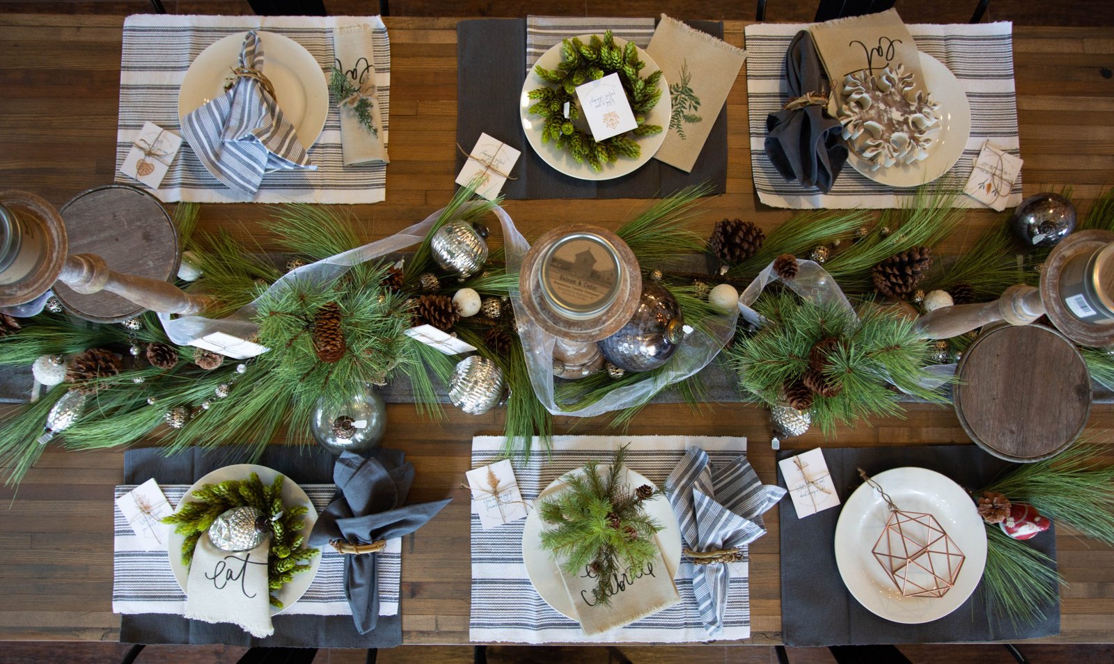 THE PERFECT HOLIDAY TABLE SETTING